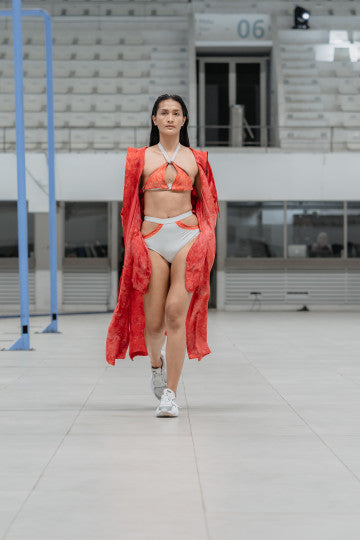 HOODED COAT MEDIUM WIDE FIT OHMM BY BAY x KELLY TANDIONO