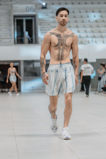 SHORT SUPER WIDE FIT OHMM BY BAY x KELLY TANDIONO